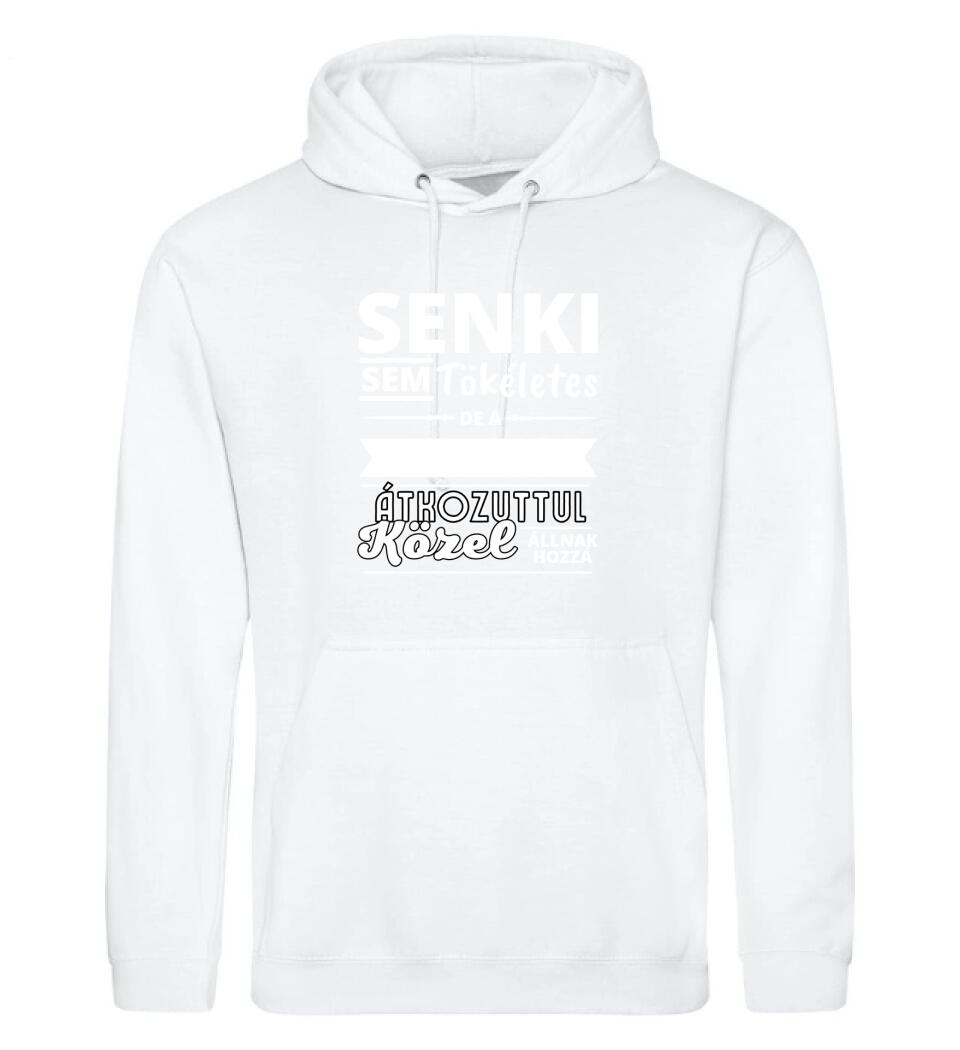 SENKI SEM TÖKÉLETES DE PAPÁK