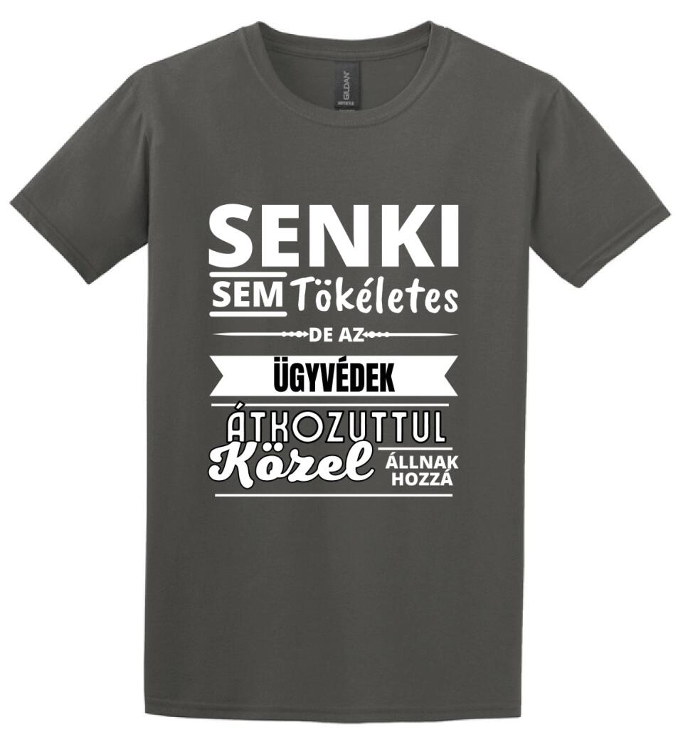 SENKI SEM TÖKÉLETES DE  ÜGYVÉDEK
