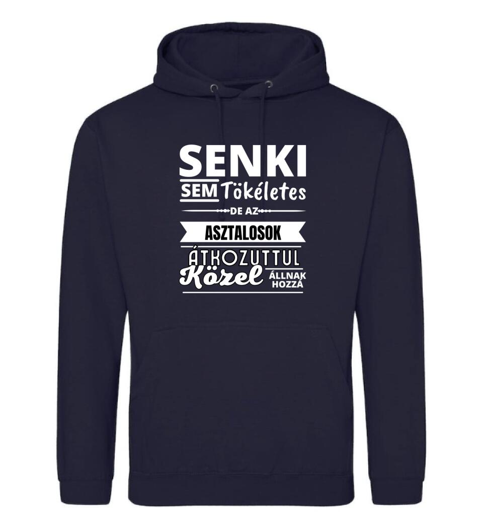 SENKI SEM TÖKÉLETES DE ASZTALOS