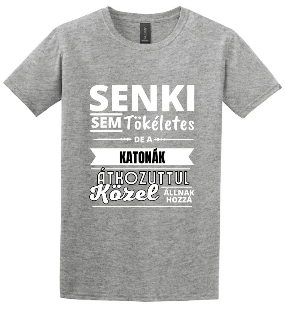 SENKI SEM TÖKÉLETES DE KATONÁK