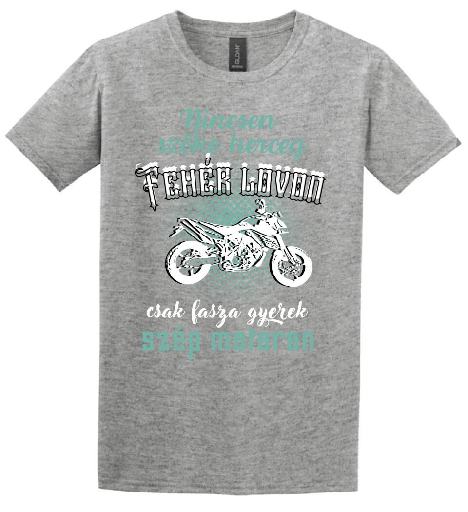 Szőke herceg szép motoron