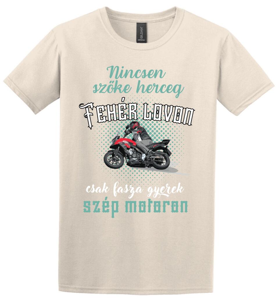 Szőke herceg szép motoron