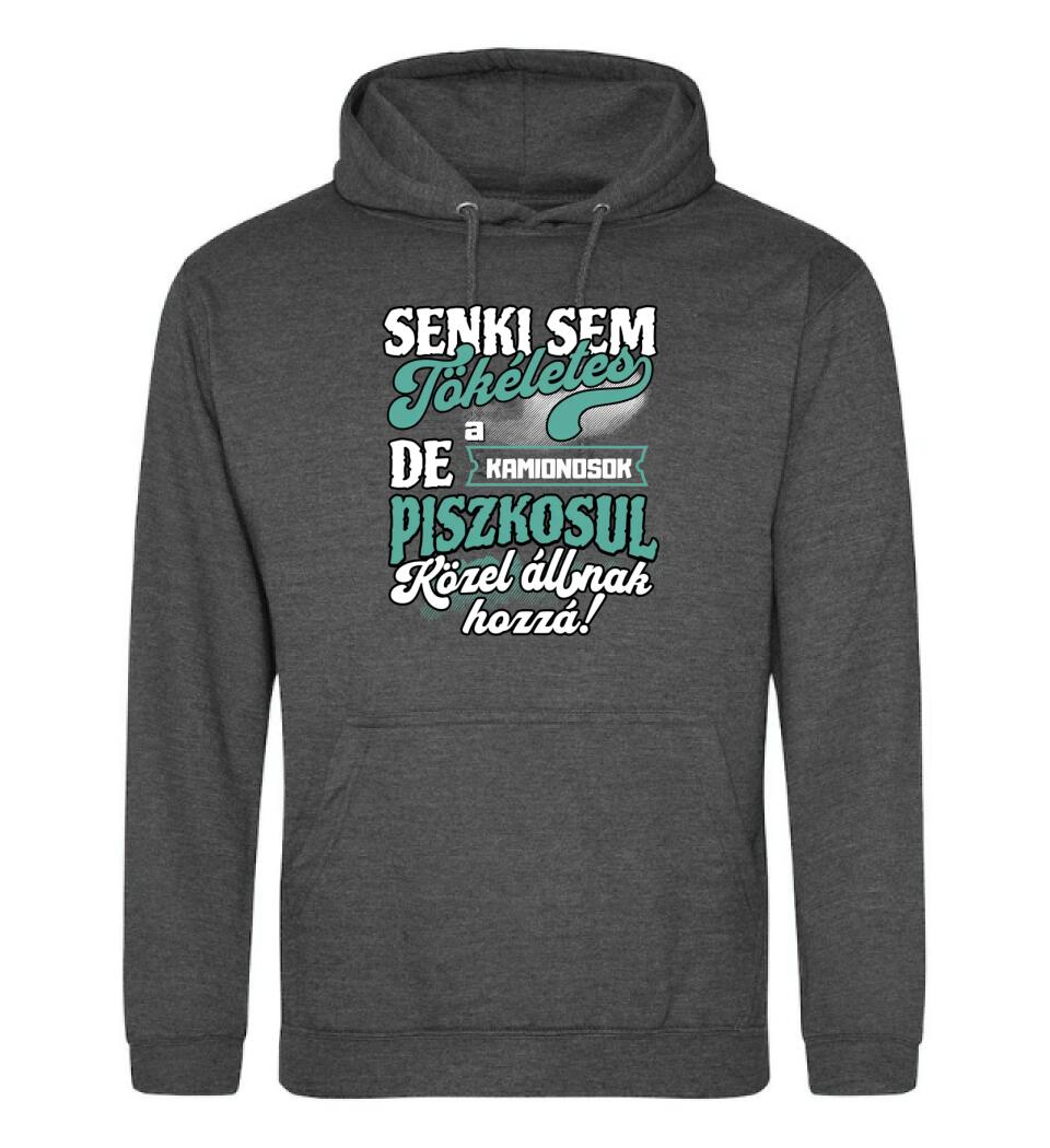 SENKI SEM TÖKÉLETES DE A_AZ   KAMIONOSOK ÁTKOZOTTUL KÖZEL ÁLLNAK  HOZZÁ