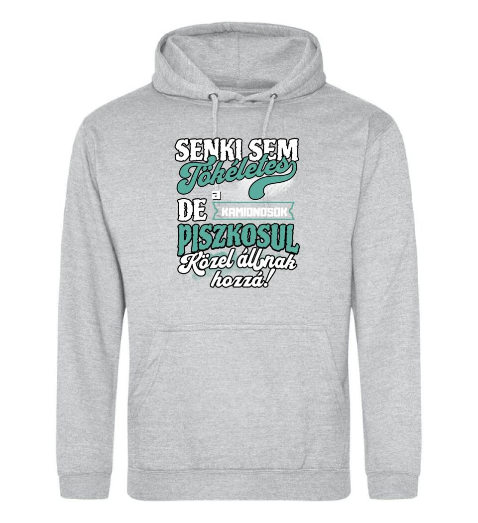 SENKI SEM TÖKÉLETES DE A_AZ   KAMIONOSOK ÁTKOZOTTUL KÖZEL ÁLLNAK  HOZZÁ