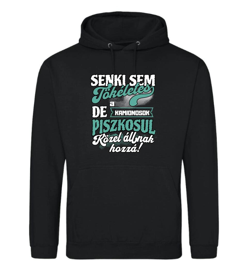 SENKI SEM TÖKÉLETES DE A_AZ   KAMIONOSOK ÁTKOZOTTUL KÖZEL ÁLLNAK  HOZZÁ