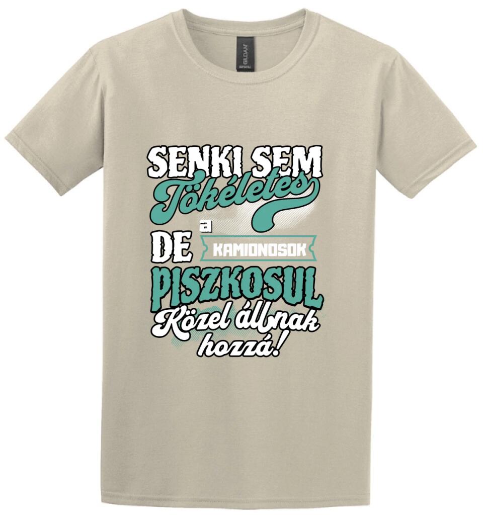 SENKI SEM TÖKÉLETES DE A_AZ   KAMIONOSOK ÁTKOZOTTUL KÖZEL ÁLLNAK  HOZZÁ