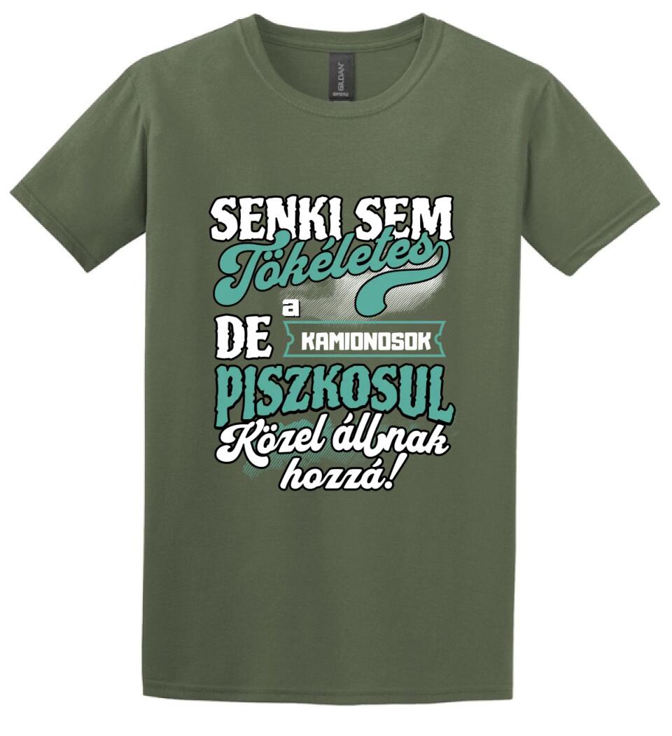 SENKI SEM TÖKÉLETES DE A_AZ   KAMIONOSOK ÁTKOZOTTUL KÖZEL ÁLLNAK  HOZZÁ