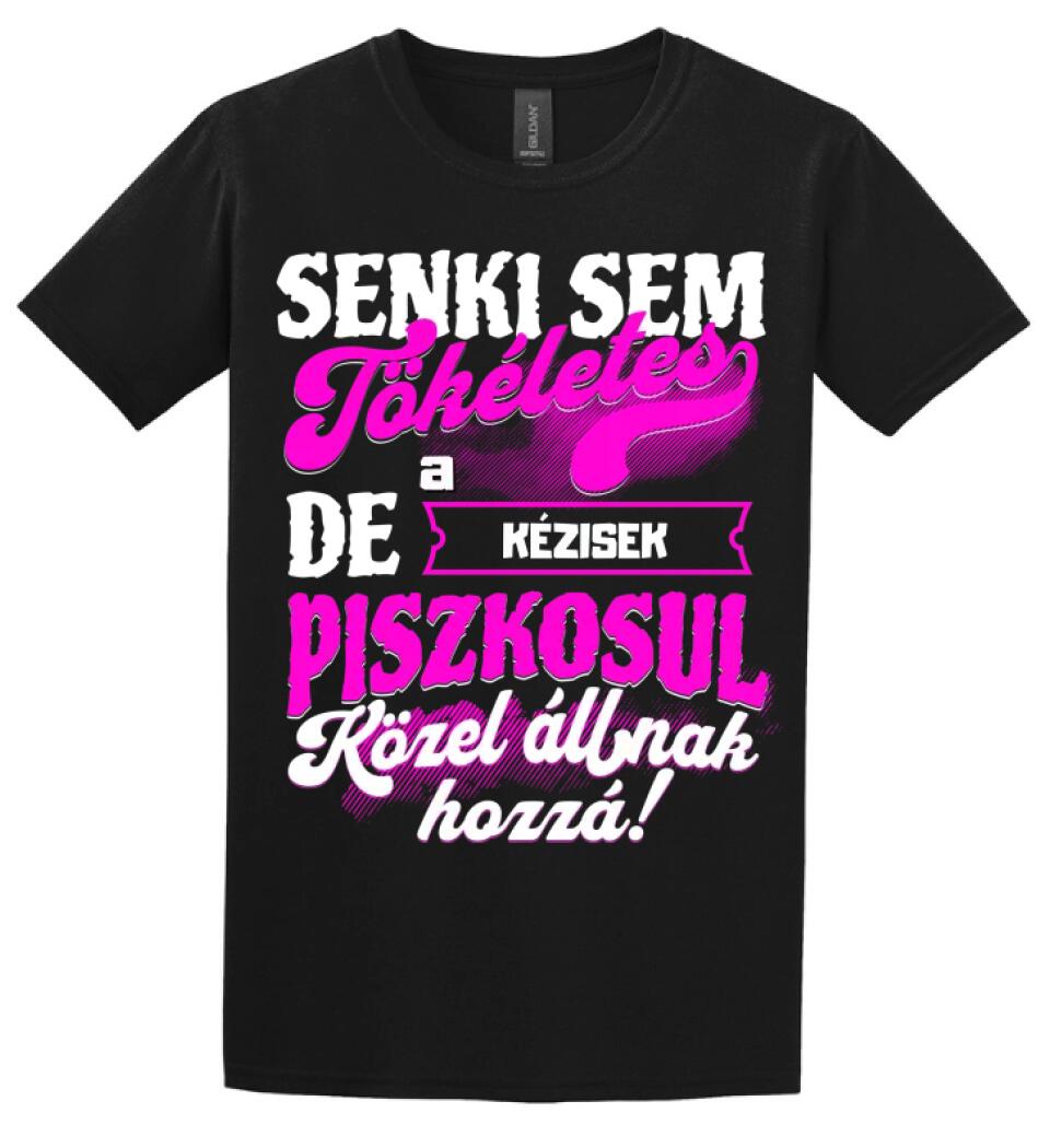 SENKI SEM TÖKÉLETES DE A_AZ  KÉZISEK ÁTKOZOTTUL KÖZEL ÁLLNAK  HOZZÁ