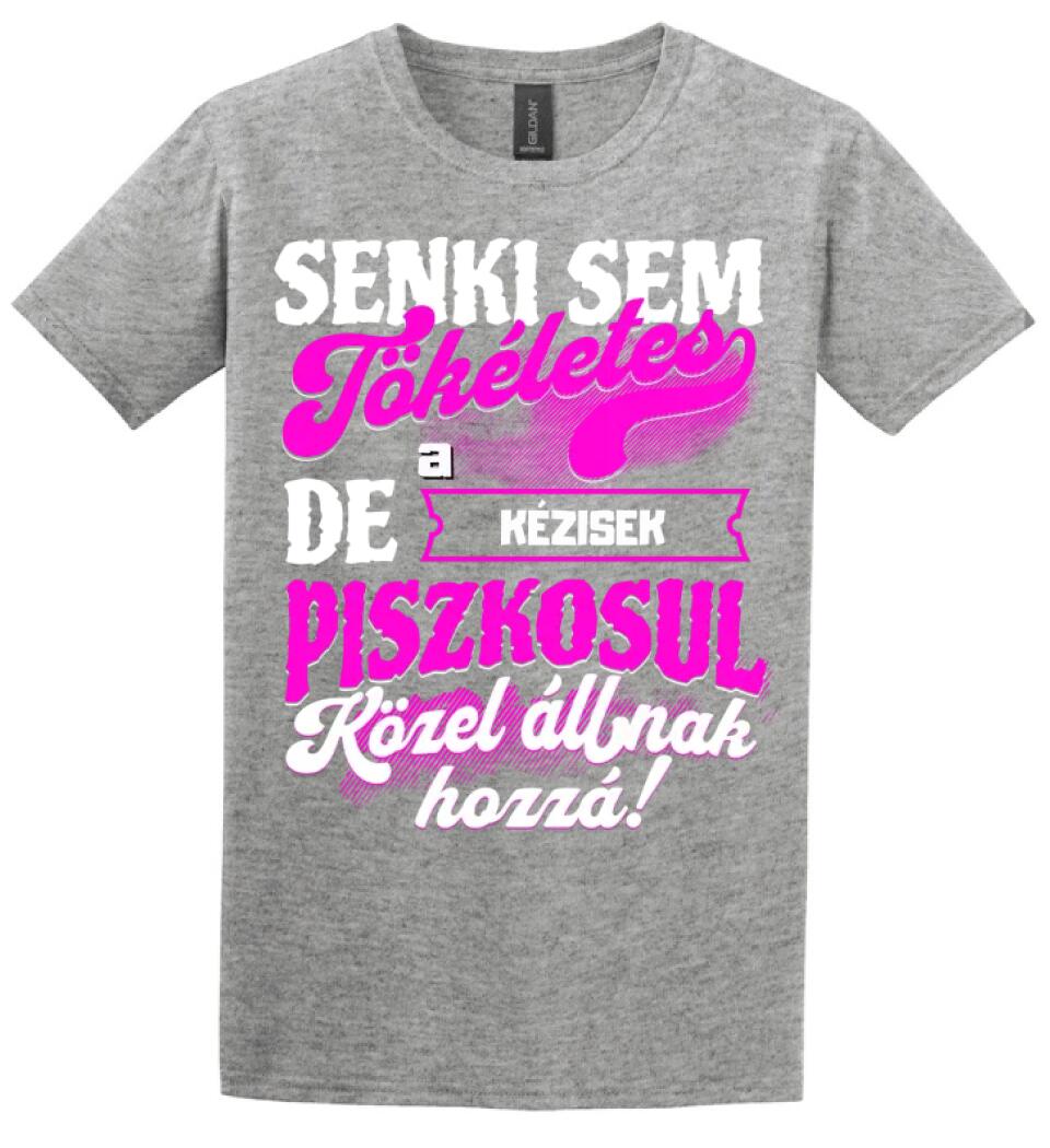 SENKI SEM TÖKÉLETES DE A_AZ  KÉZISEK ÁTKOZOTTUL KÖZEL ÁLLNAK  HOZZÁ