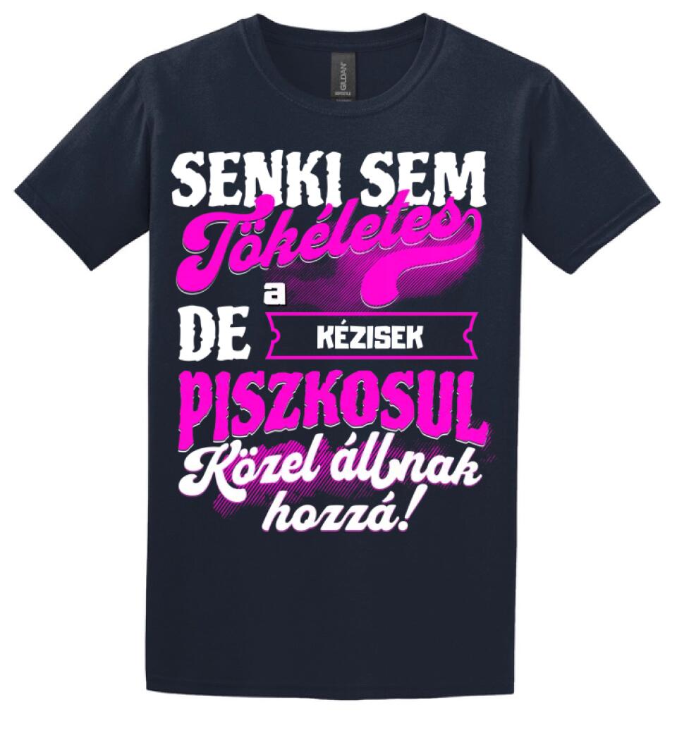 SENKI SEM TÖKÉLETES DE A_AZ  KÉZISEK ÁTKOZOTTUL KÖZEL ÁLLNAK  HOZZÁ