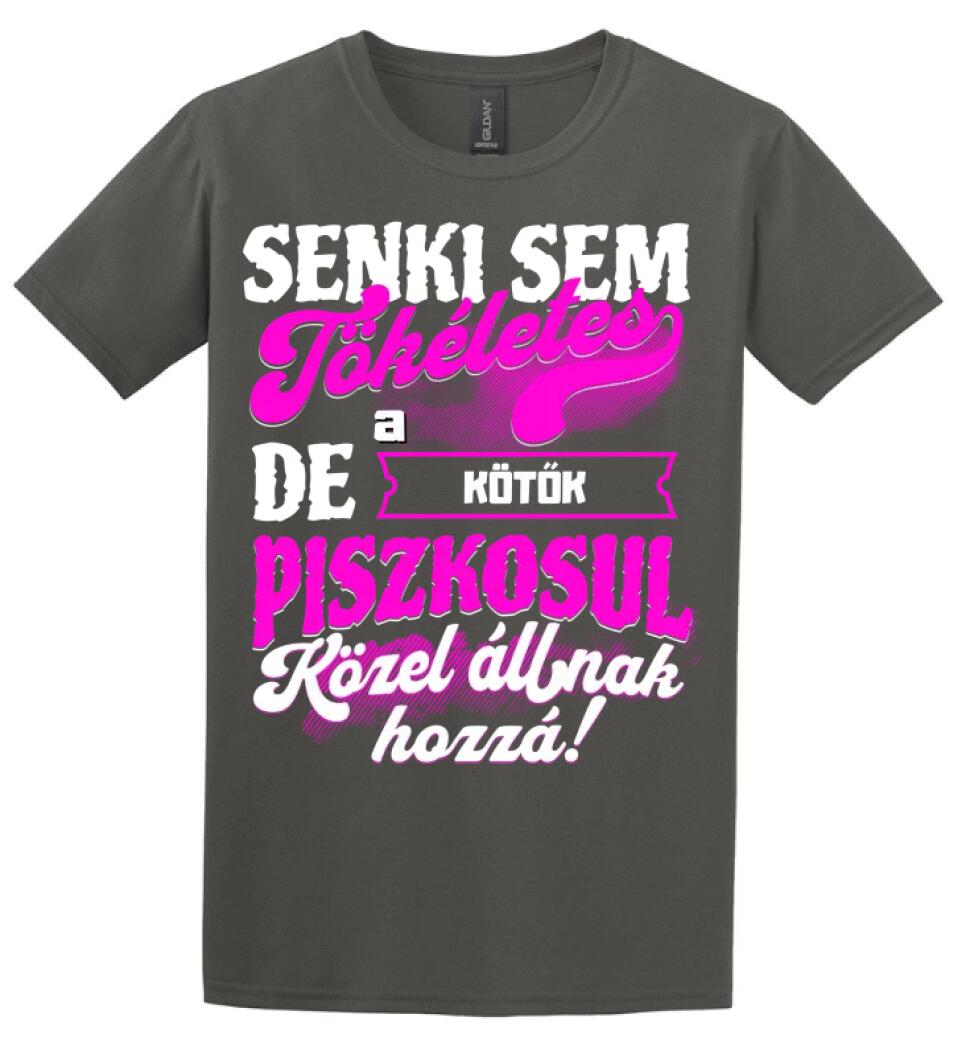 SENKI SEM TÖKÉLETES DE A_AZ  KÖTŐK ÁTKOZOTTUL KÖZEL ÁLLNAK  HOZZÁ