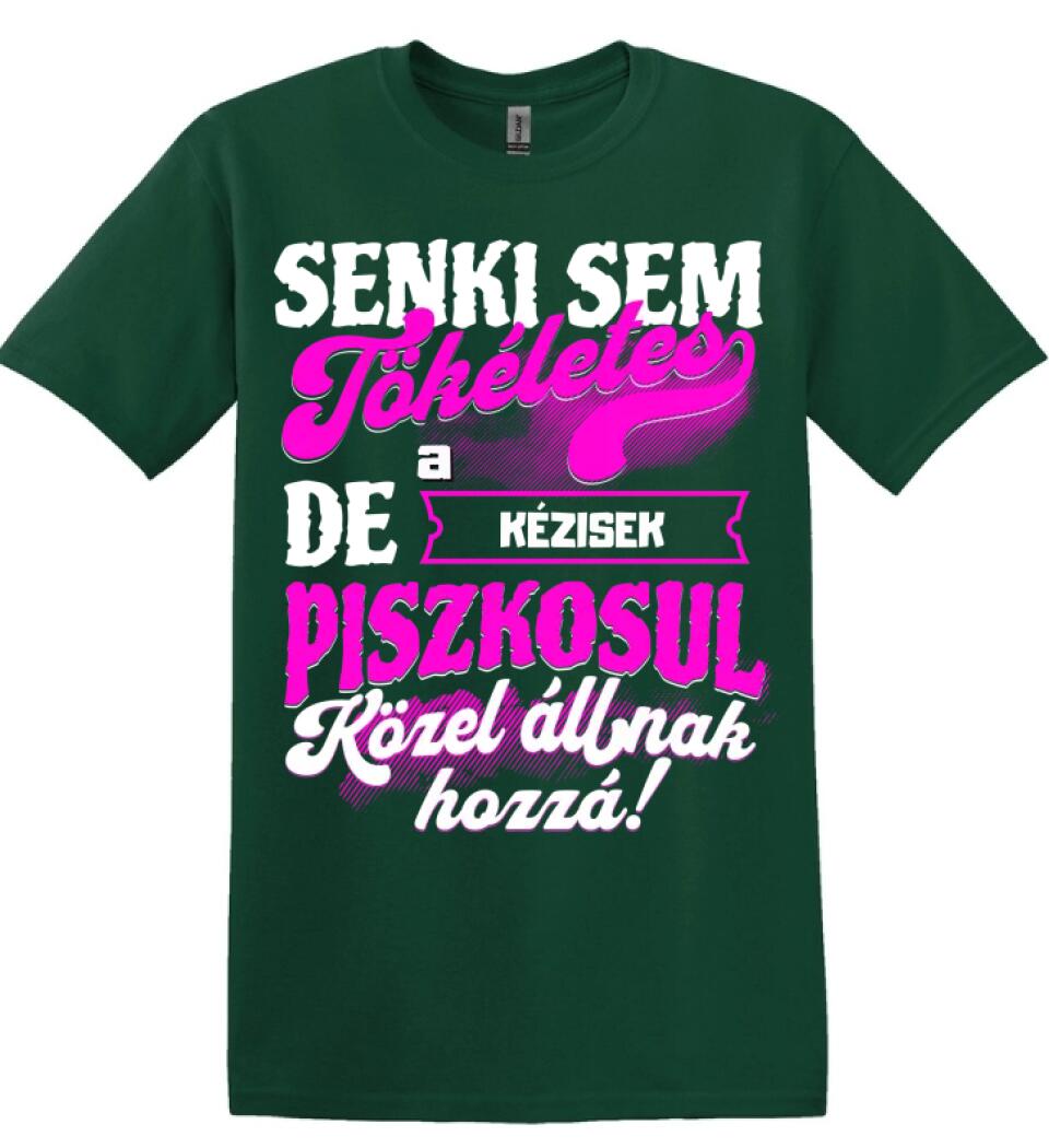 SENKI SEM TÖKÉLETES DE A_AZ  KÉZISEK ÁTKOZOTTUL KÖZEL ÁLLNAK  HOZZÁ