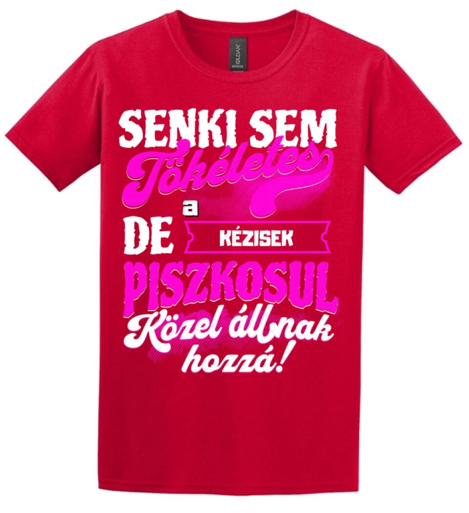 SENKI SEM TÖKÉLETES DE A_AZ  KÉZISEK ÁTKOZOTTUL KÖZEL ÁLLNAK  HOZZÁ