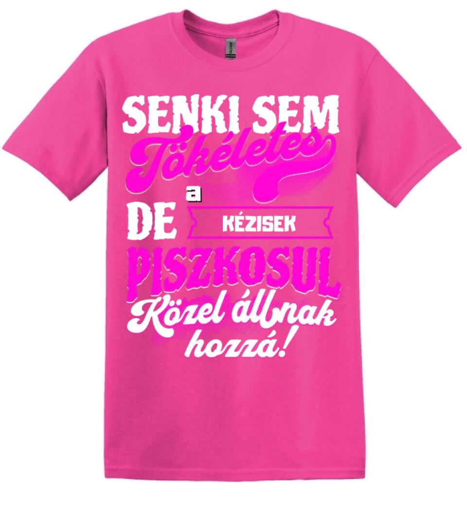 SENKI SEM TÖKÉLETES DE A_AZ  KÉZISEK ÁTKOZOTTUL KÖZEL ÁLLNAK  HOZZÁ