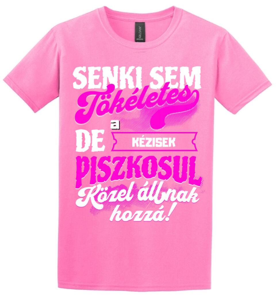 SENKI SEM TÖKÉLETES DE A_AZ  KÉZISEK ÁTKOZOTTUL KÖZEL ÁLLNAK  HOZZÁ