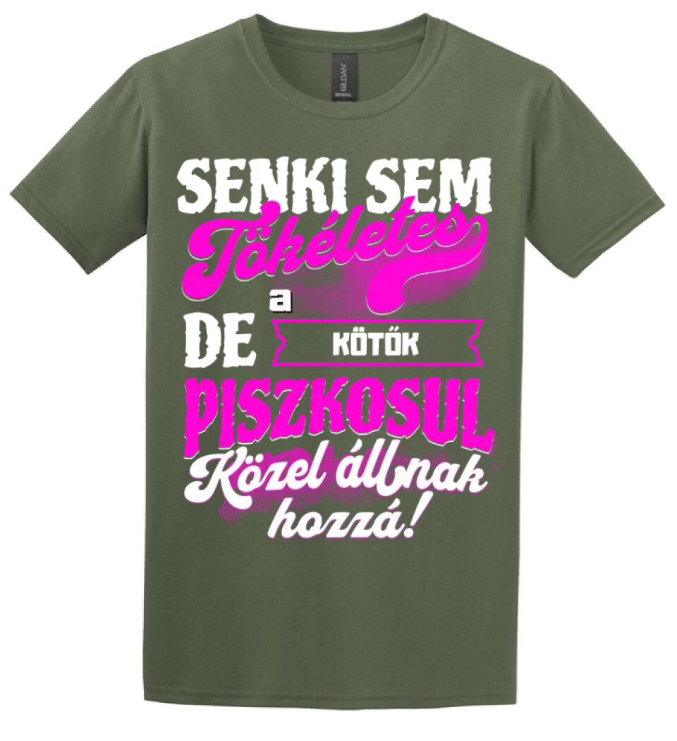 SENKI SEM TÖKÉLETES DE A_AZ  KÖTŐK ÁTKOZOTTUL KÖZEL ÁLLNAK  HOZZÁ