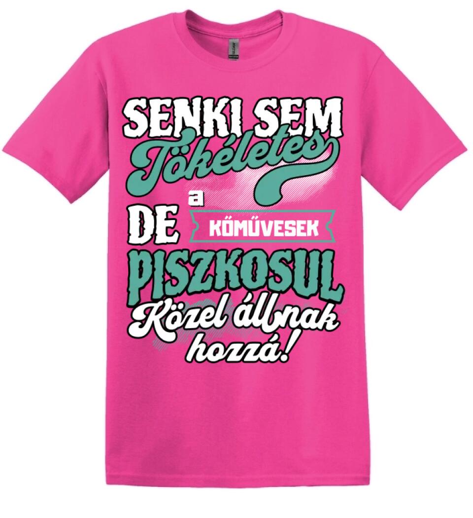 SENKI SEM TÖKÉLETES DE A_AZ  KŐMŰVESEK ÁTKOZOTTUL KÖZEL ÁLLNAK  HOZZÁ