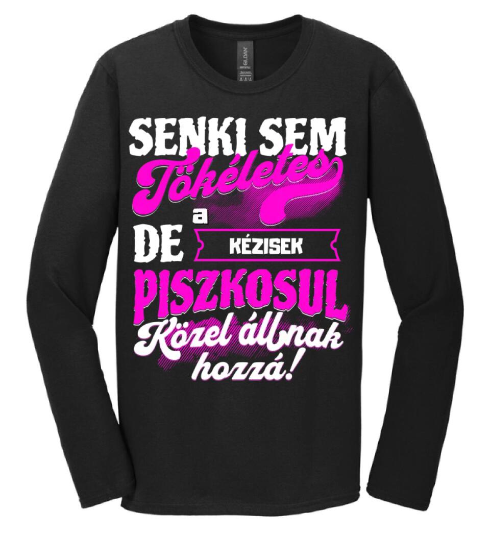 SENKI SEM TÖKÉLETES DE A_AZ  KÉZISEK ÁTKOZOTTUL KÖZEL ÁLLNAK  HOZZÁ