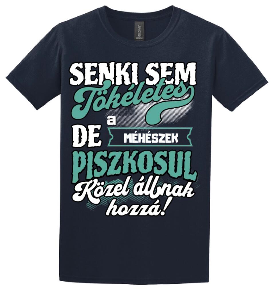 SENKI SEM TÖKÉLETES DE A_AZ  MÉHÉSZEK ÁTKOZOTTUL KÖZEL ÁLLNAK  HOZZÁ