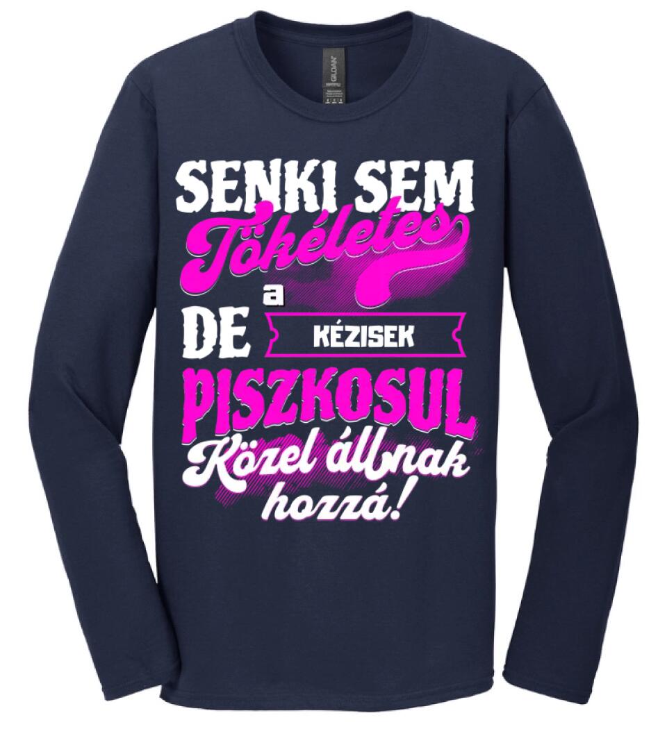 SENKI SEM TÖKÉLETES DE A_AZ  KÉZISEK ÁTKOZOTTUL KÖZEL ÁLLNAK  HOZZÁ