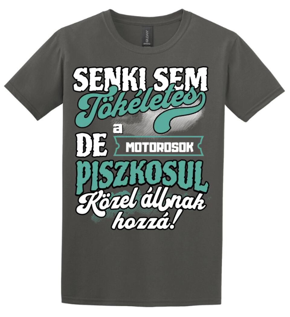 SENKI SEM TÖKÉLETES DE A_AZ  MOTOROSOK ÁTKOZOTTUL KÖZEL ÁLLNAK  HOZZÁ