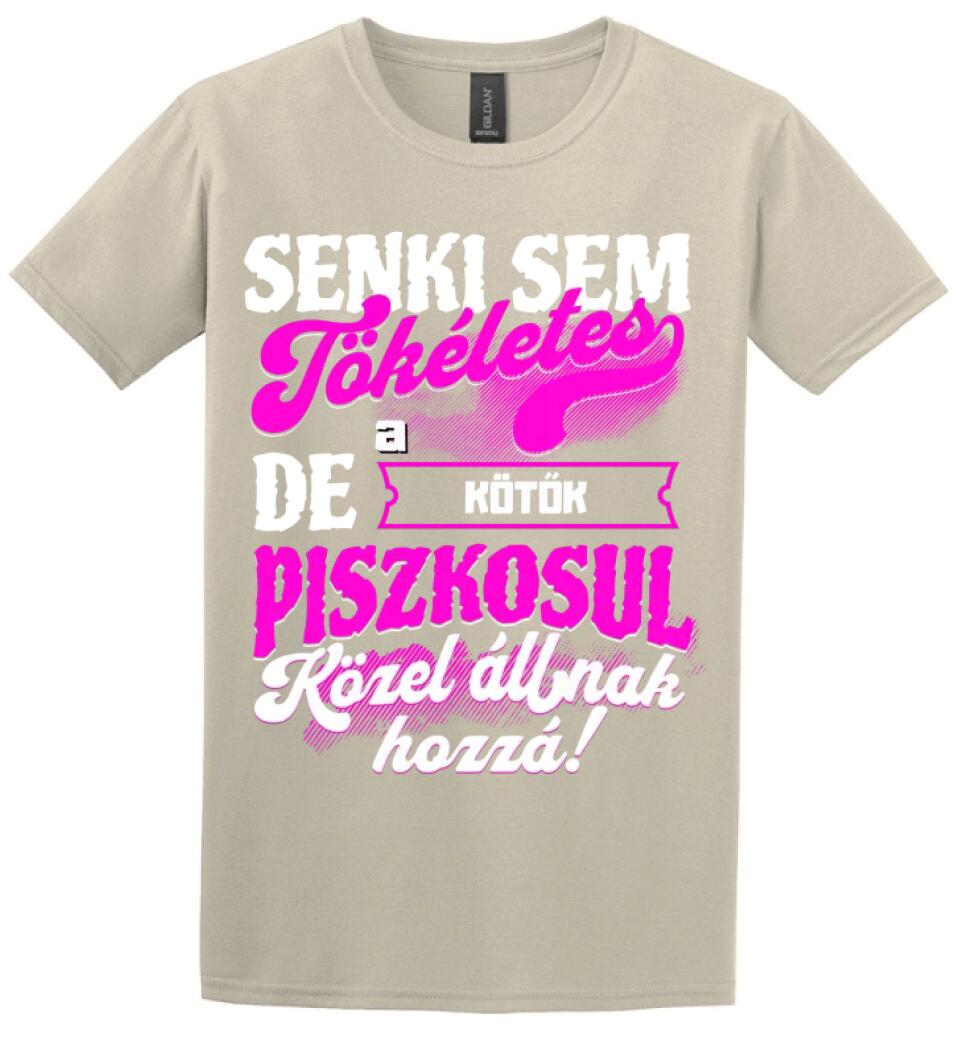 SENKI SEM TÖKÉLETES DE A_AZ  KÖTŐK ÁTKOZOTTUL KÖZEL ÁLLNAK  HOZZÁ