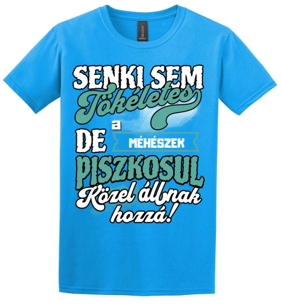 SENKI SEM TÖKÉLETES DE A_AZ  MÉHÉSZEK ÁTKOZOTTUL KÖZEL ÁLLNAK  HOZZÁ