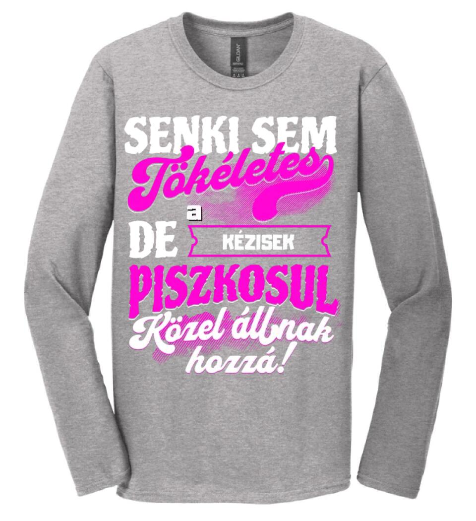 SENKI SEM TÖKÉLETES DE A_AZ  KÉZISEK ÁTKOZOTTUL KÖZEL ÁLLNAK  HOZZÁ