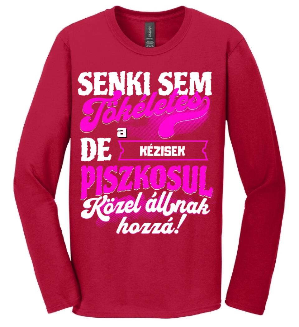 SENKI SEM TÖKÉLETES DE A_AZ  KÉZISEK ÁTKOZOTTUL KÖZEL ÁLLNAK  HOZZÁ