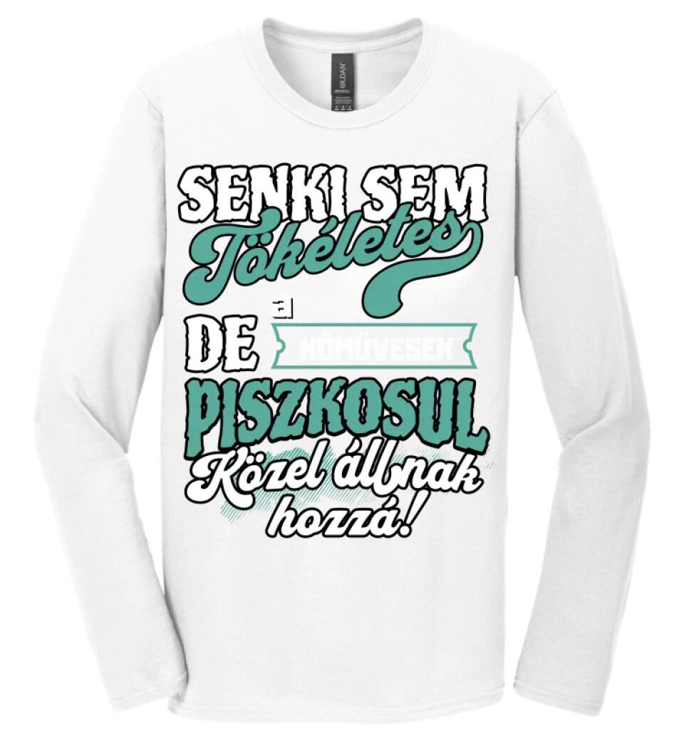 SENKI SEM TÖKÉLETES DE A_AZ  KŐMŰVESEK ÁTKOZOTTUL KÖZEL ÁLLNAK  HOZZÁ