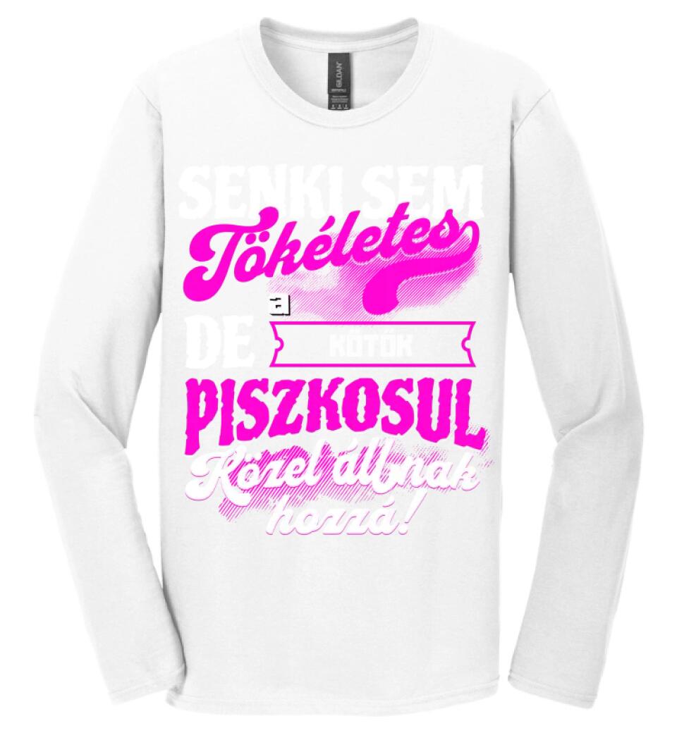 SENKI SEM TÖKÉLETES DE A_AZ  KÖTŐK ÁTKOZOTTUL KÖZEL ÁLLNAK  HOZZÁ