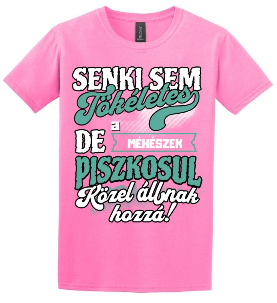 SENKI SEM TÖKÉLETES DE A_AZ  MÉHÉSZEK ÁTKOZOTTUL KÖZEL ÁLLNAK  HOZZÁ