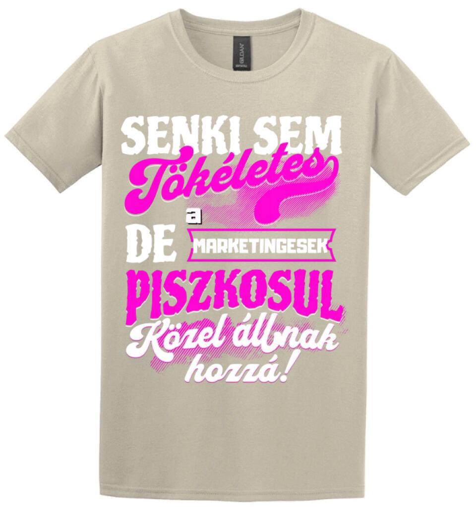 SENKI SEM TÖKÉLETES DE A_AZ  MARKETINGESEK ÁTKOZOTTUL KÖZEL ÁLLNAK  HOZZÁ