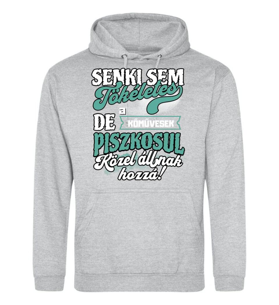 SENKI SEM TÖKÉLETES DE A_AZ  KŐMŰVESEK ÁTKOZOTTUL KÖZEL ÁLLNAK  HOZZÁ