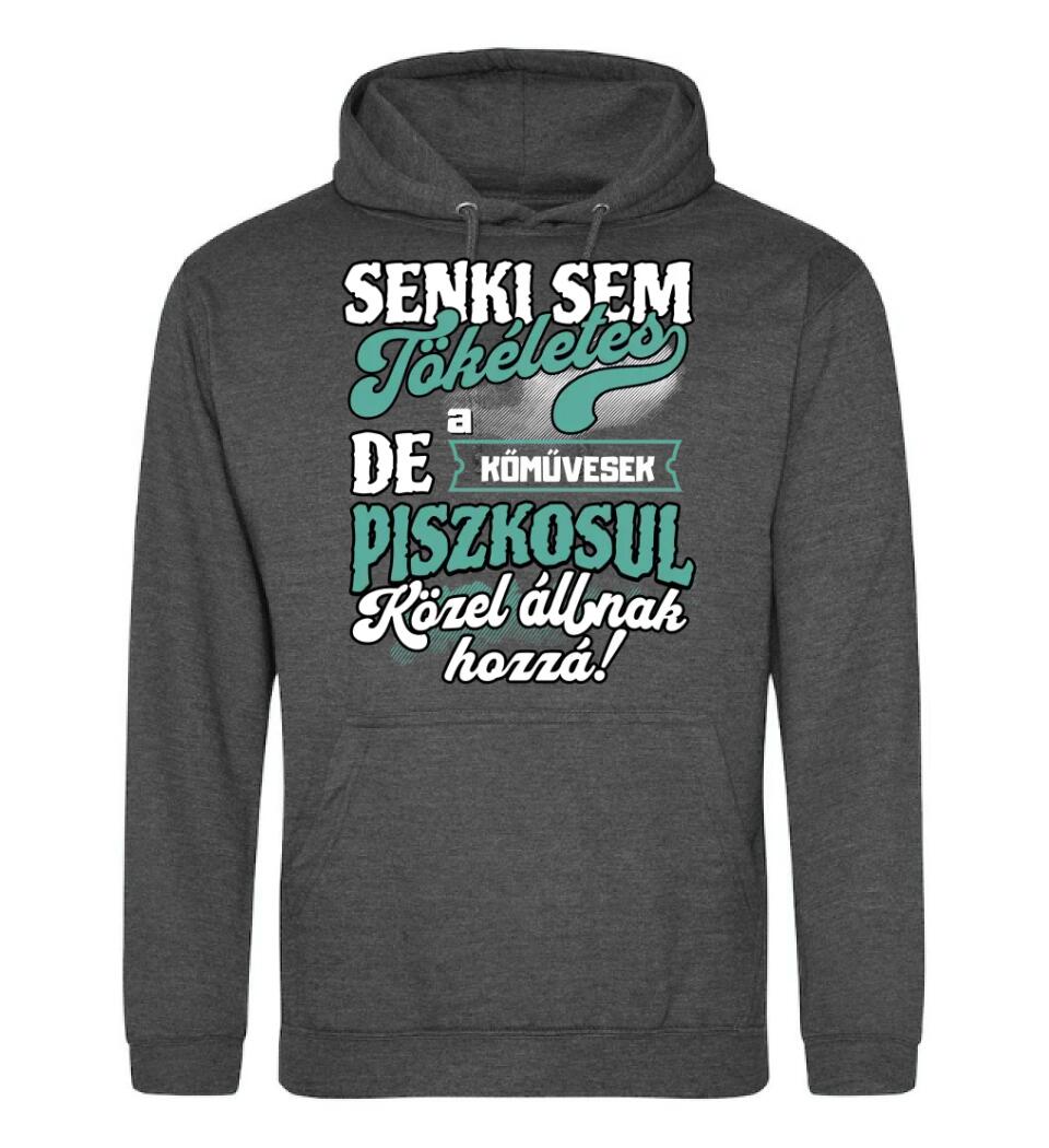 SENKI SEM TÖKÉLETES DE A_AZ  KŐMŰVESEK ÁTKOZOTTUL KÖZEL ÁLLNAK  HOZZÁ